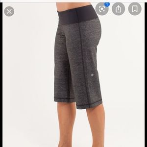 🍋Lululemon Heathered Gray Clam Digger Crop